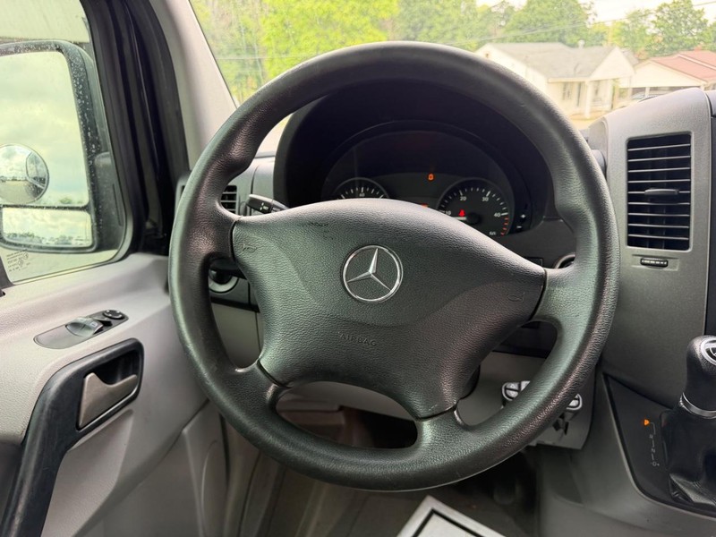 Mercedes-Benz Sprinter Van Vehicle Image 09