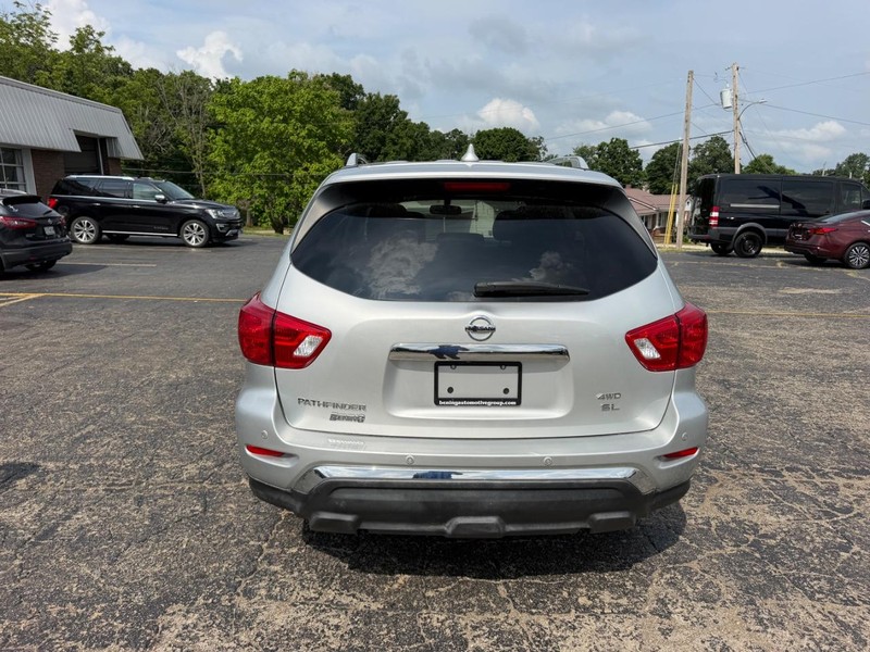 Nissan Pathfinder Vehicle Image 04