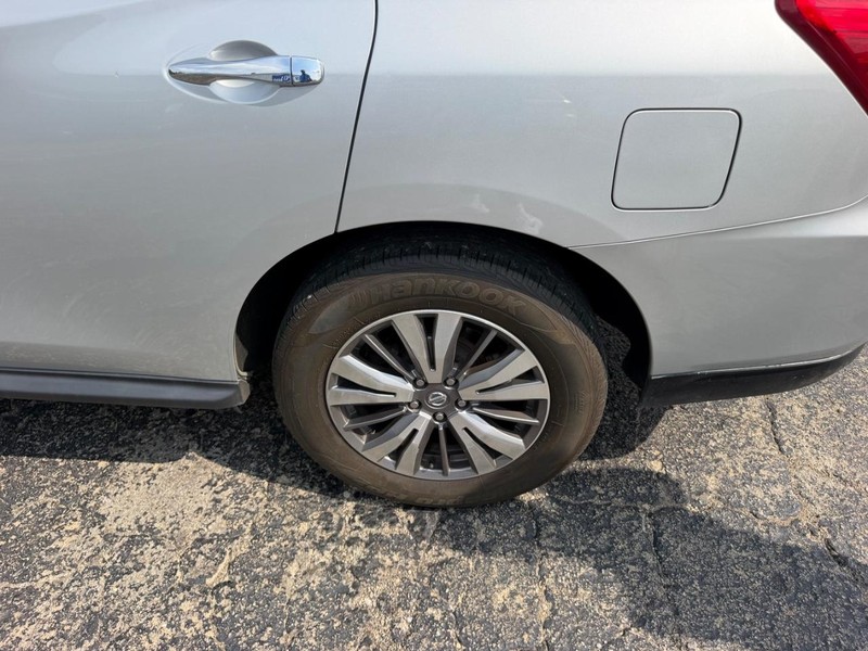 Nissan Pathfinder Vehicle Image 07