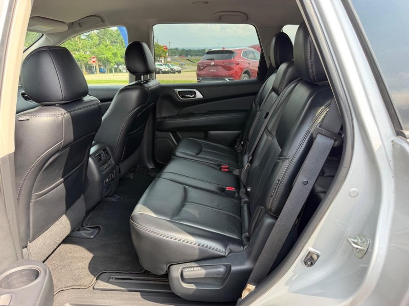 Nissan Pathfinder Vehicle Image 09