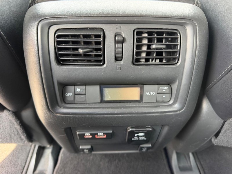 Nissan Pathfinder Vehicle Image 10