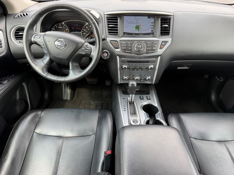 Nissan Pathfinder Vehicle Image 11