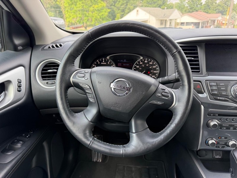 Nissan Pathfinder Vehicle Image 12