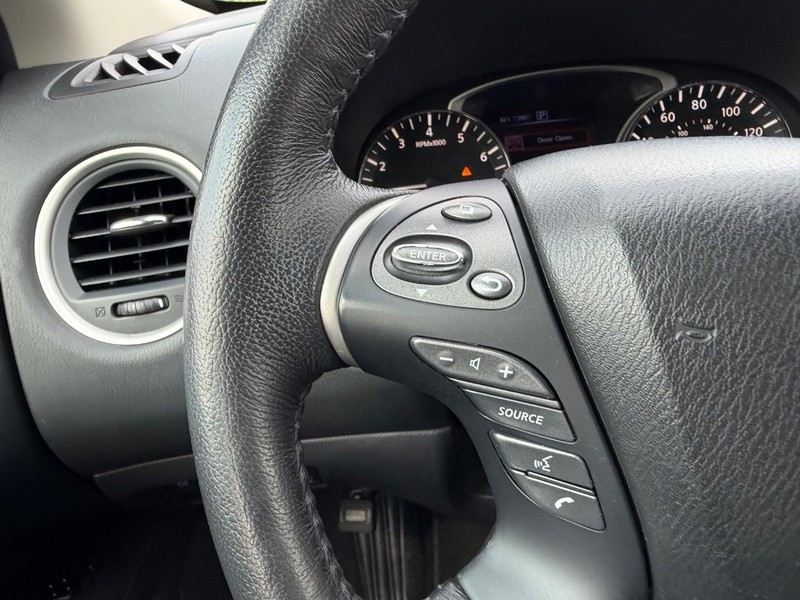 Nissan Pathfinder Vehicle Image 13