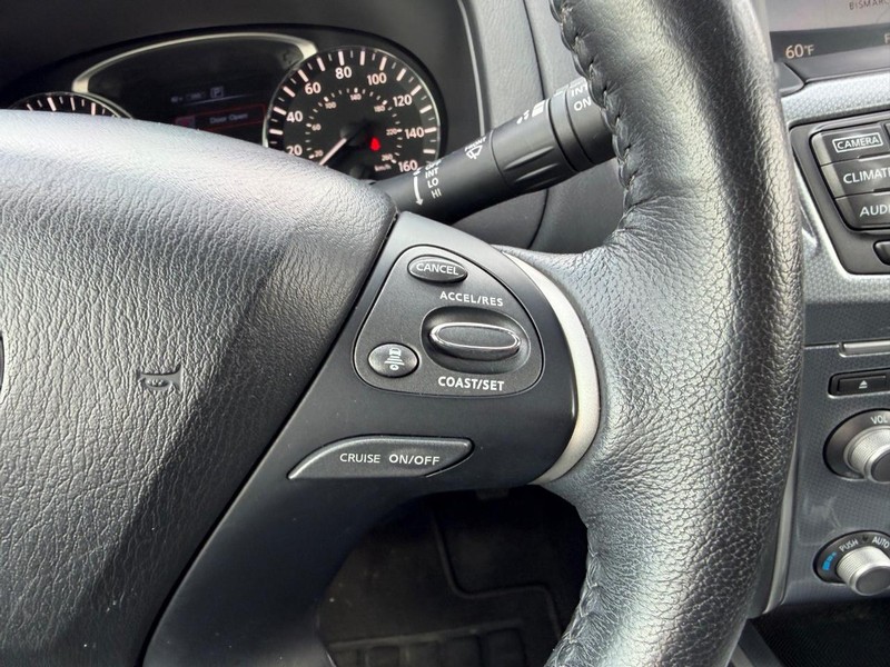 Nissan Pathfinder Vehicle Image 14