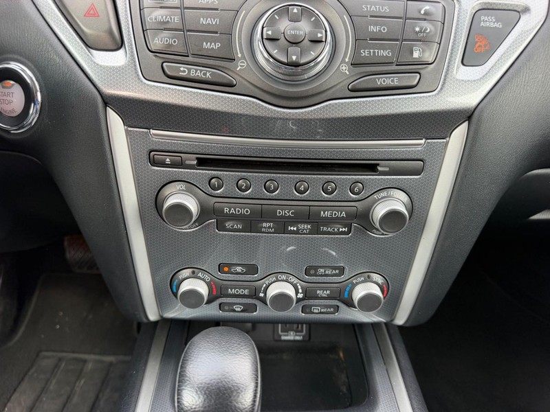 Nissan Pathfinder Vehicle Image 16