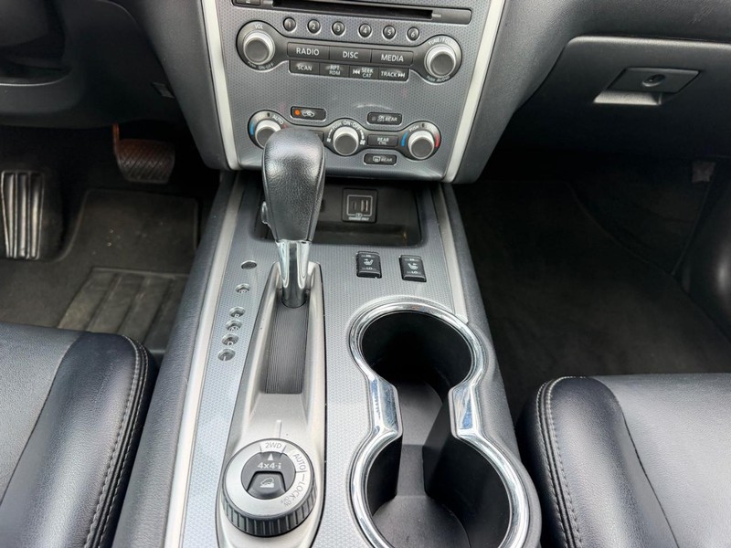 Nissan Pathfinder Vehicle Image 17