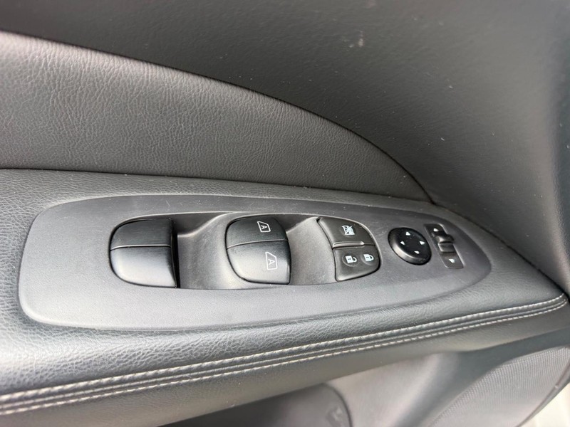 Nissan Pathfinder Vehicle Image 19