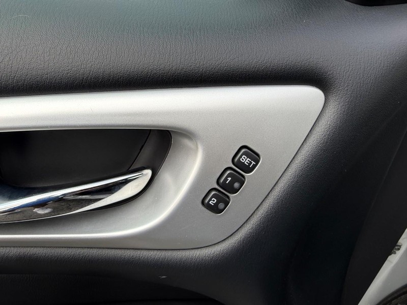 Nissan Pathfinder Vehicle Image 20