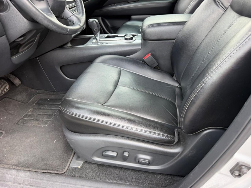 Nissan Pathfinder Vehicle Image 21