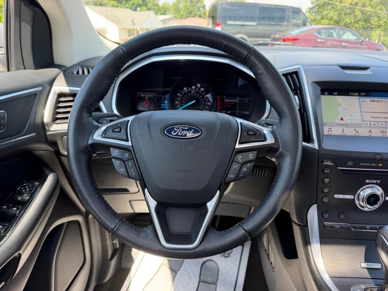 Ford Edge Vehicle Image 11