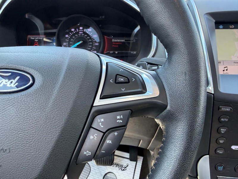 Ford Edge Vehicle Image 13