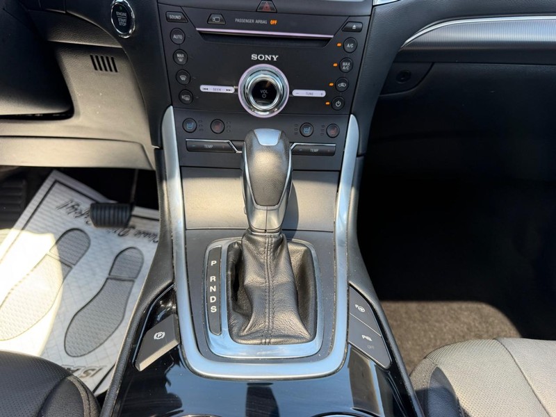 Ford Edge Vehicle Image 16