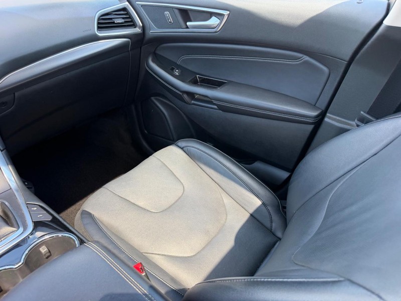 Ford Edge Vehicle Image 17