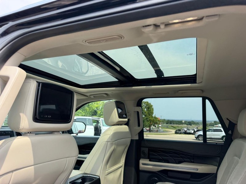 Ford Expedition Vehicle Image 10