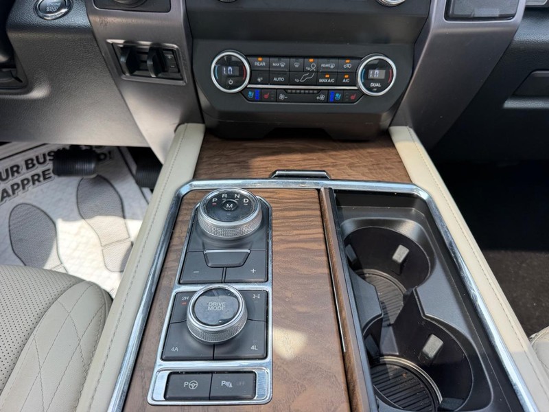 Ford Expedition Vehicle Image 19
