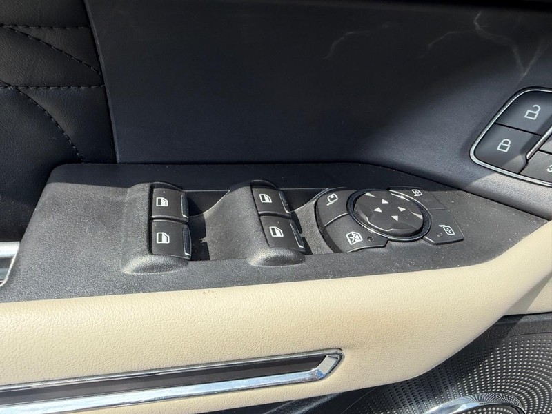 Ford Expedition Vehicle Image 21