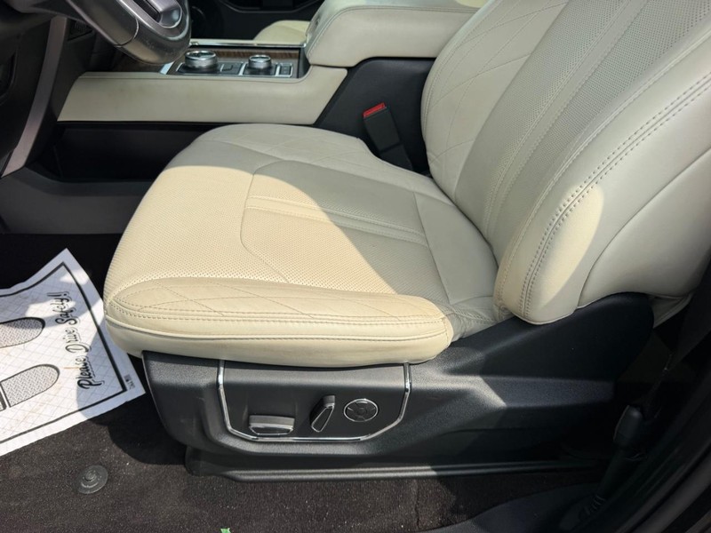 Ford Expedition Vehicle Image 23