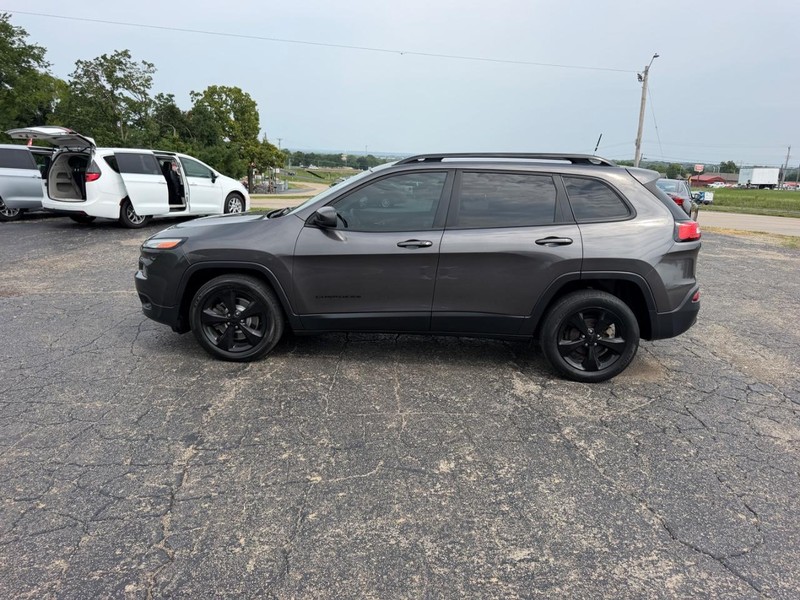 Jeep Cherokee Vehicle Image 02