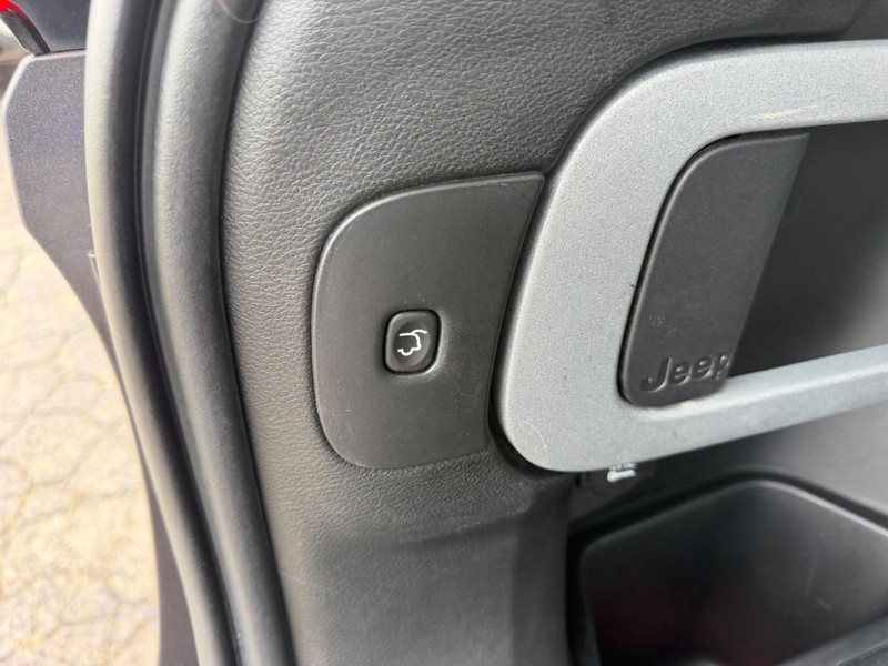 Jeep Cherokee Vehicle Image 06