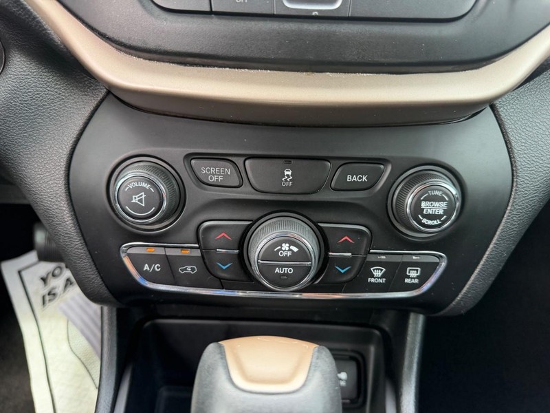 Jeep Cherokee Vehicle Image 14