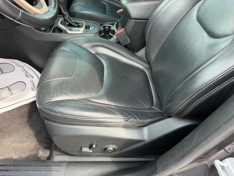 Jeep Cherokee Vehicle Image 18