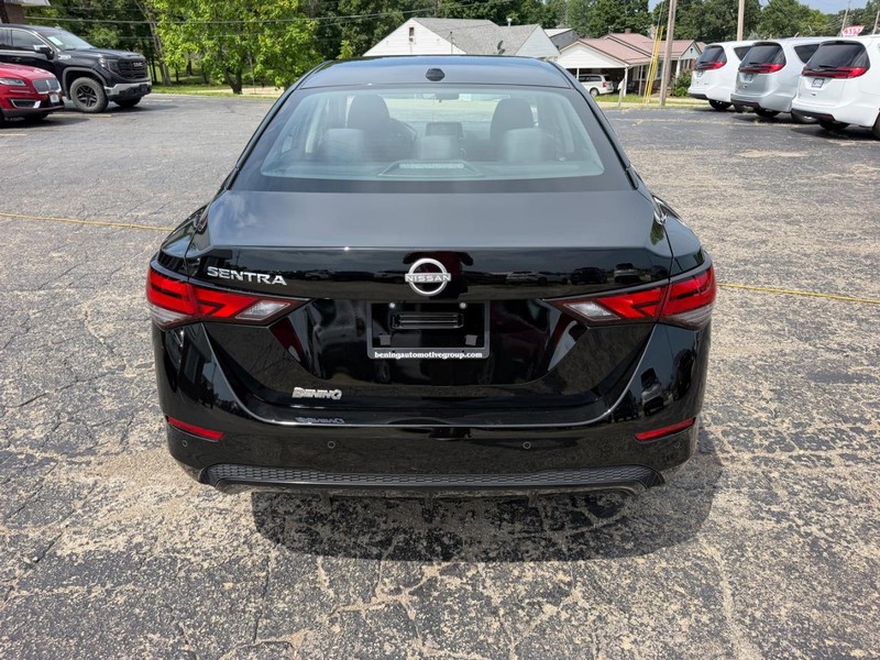Nissan Sentra Vehicle Image 04