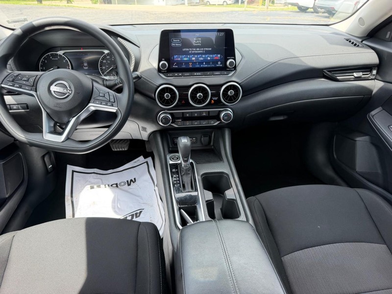 Nissan Sentra Vehicle Image 08