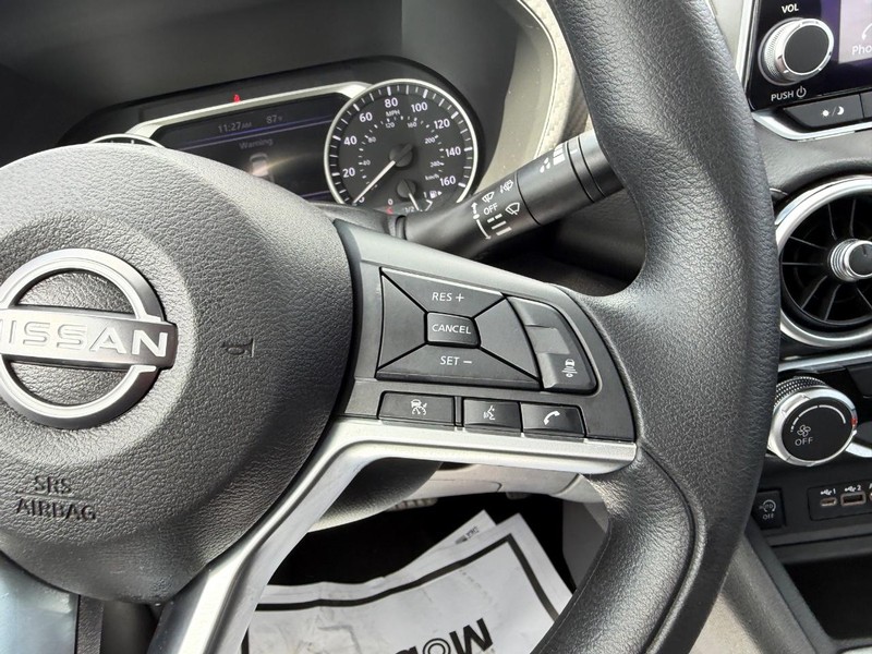 Nissan Sentra Vehicle Image 11