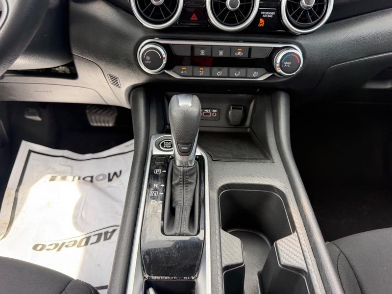 Nissan Sentra Vehicle Image 14