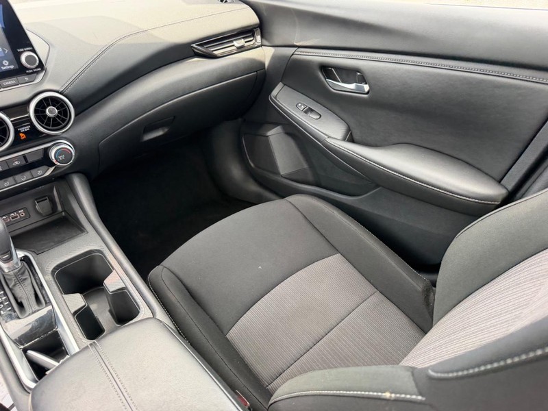 Nissan Sentra Vehicle Image 15