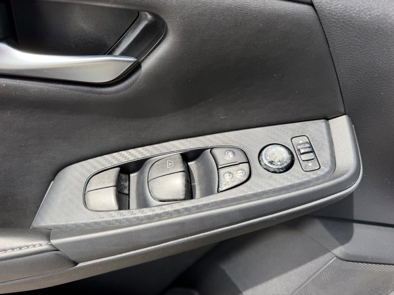 Nissan Sentra Vehicle Image 16