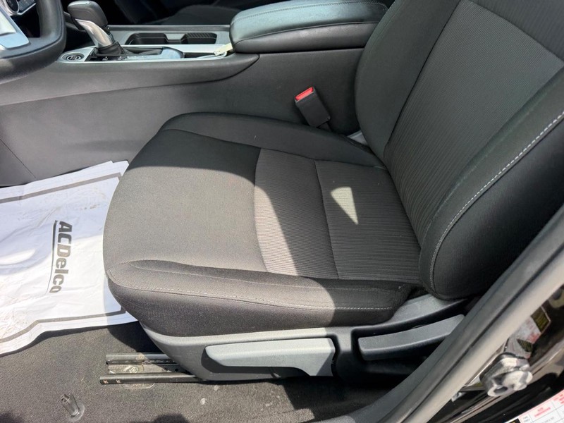 Nissan Sentra Vehicle Image 17