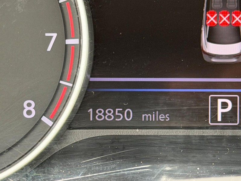 Nissan Sentra Vehicle Image 18