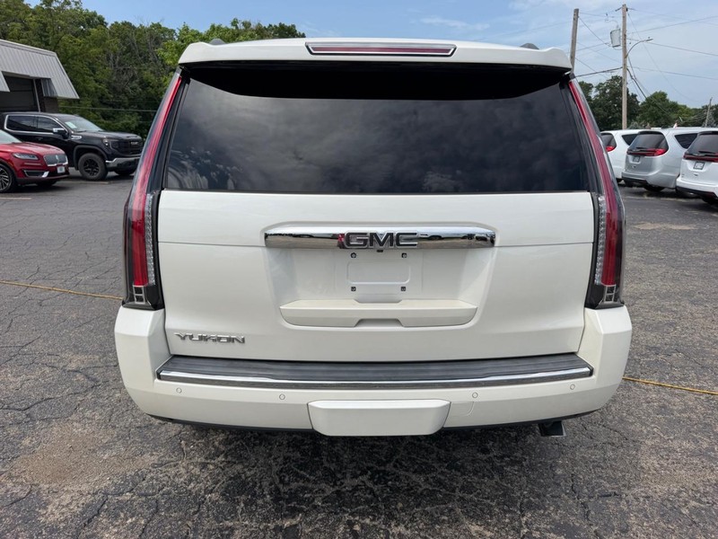 GMC Yukon Vehicle Image 04