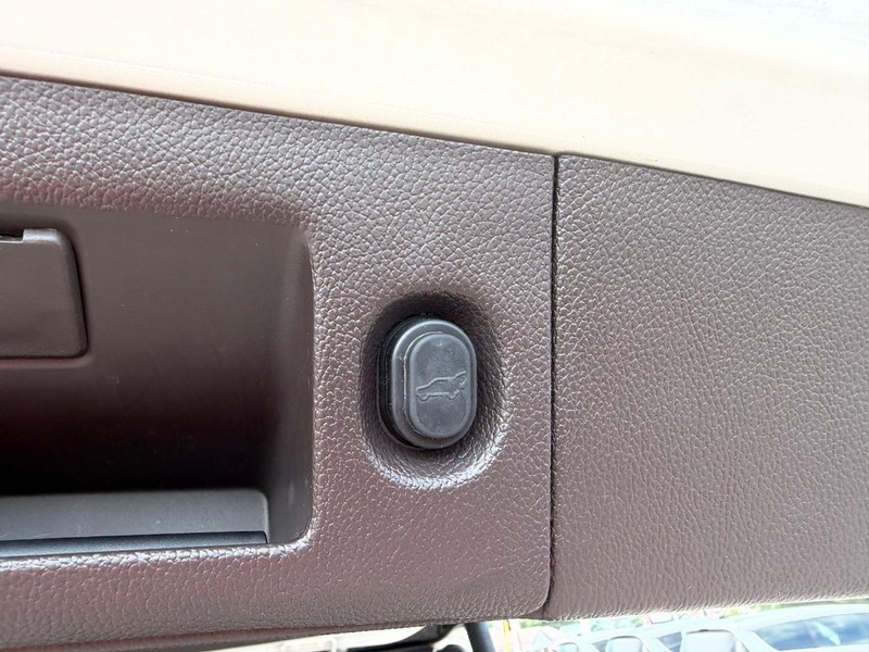 GMC Yukon Vehicle Image 06