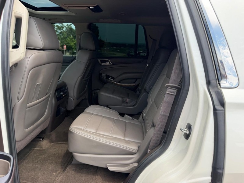 GMC Yukon Vehicle Image 09