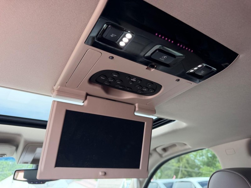 GMC Yukon Vehicle Image 10
