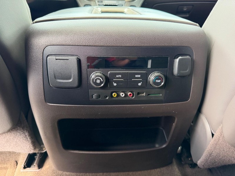 GMC Yukon Vehicle Image 11