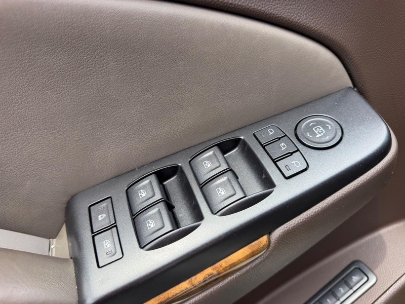 GMC Yukon Vehicle Image 19