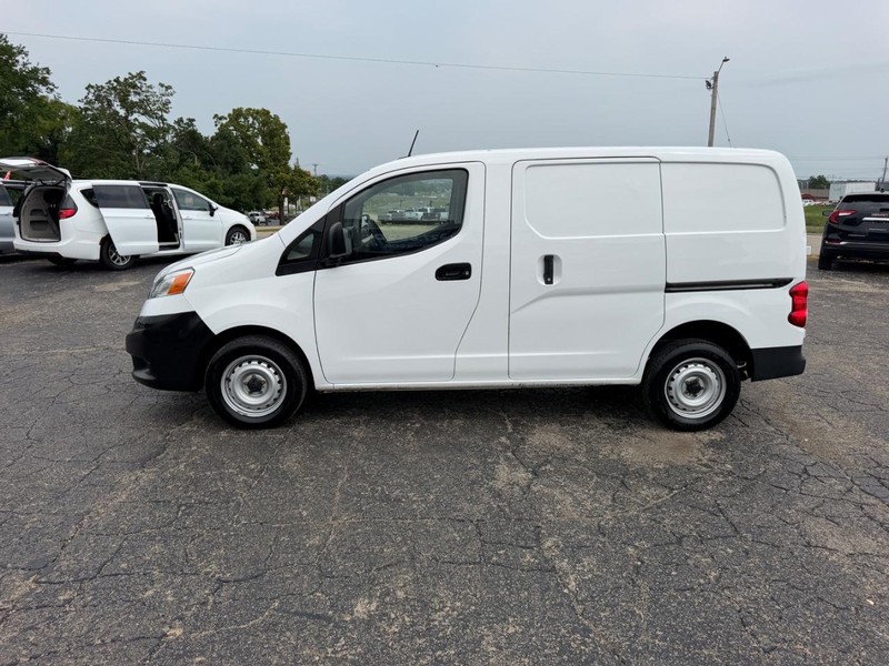 Nissan NV200 Compact Cargo Vehicle Image 02