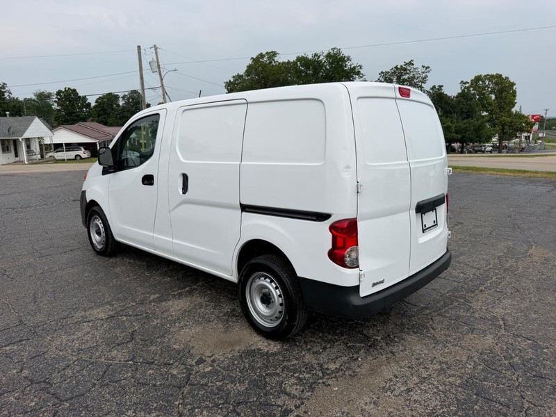 Nissan NV200 Compact Cargo Vehicle Image 03
