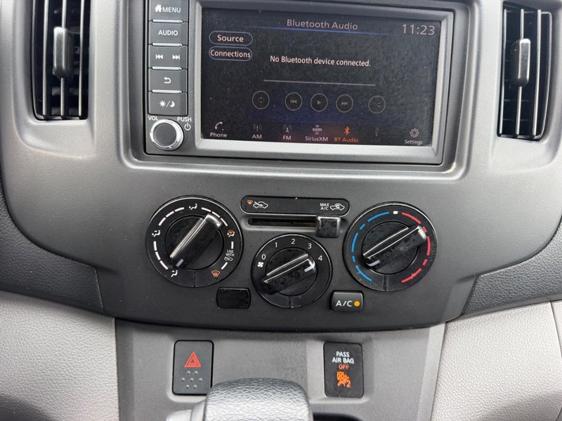 Nissan NV200 Compact Cargo Vehicle Image 12