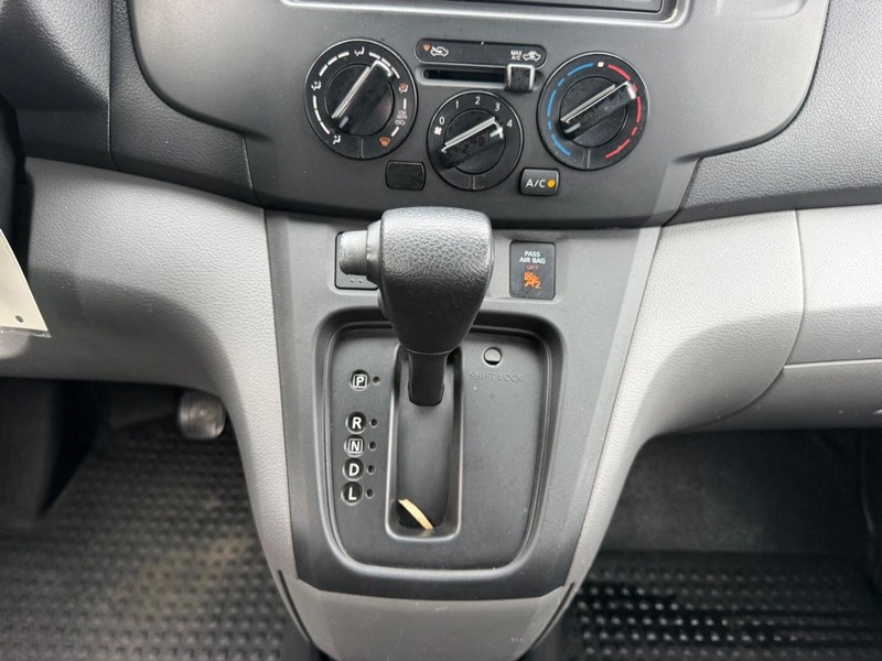 Nissan NV200 Compact Cargo Vehicle Image 13