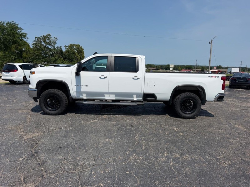 Chevrolet Silverado 2500HD Vehicle Image 02
