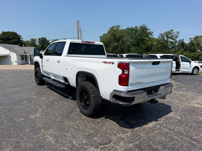 Chevrolet Silverado 2500HD Vehicle Image 03