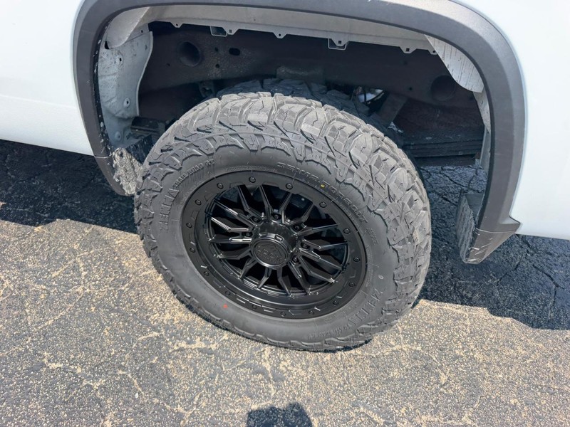 Chevrolet Silverado 2500HD Vehicle Image 06