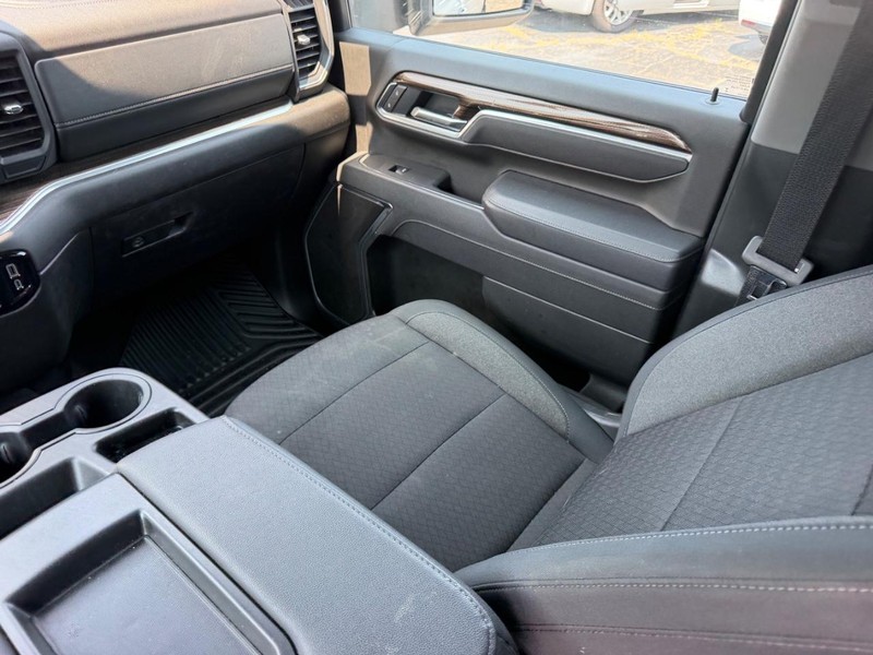 Chevrolet Silverado 2500HD Vehicle Image 14