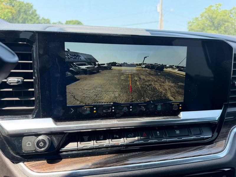 Chevrolet Silverado 2500HD Vehicle Image 18