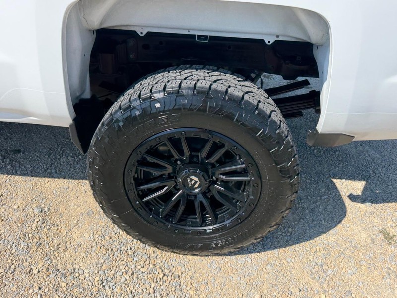 Chevrolet Silverado 3500HD Built After Aug 14 Vehicle Image 06